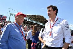 Niki Lauda, Mercedes AMG F1 W08 Non-Executive Chairman and Toto Wolff, Mercedes AMG F1 W08 Director of Motorsport on the grid