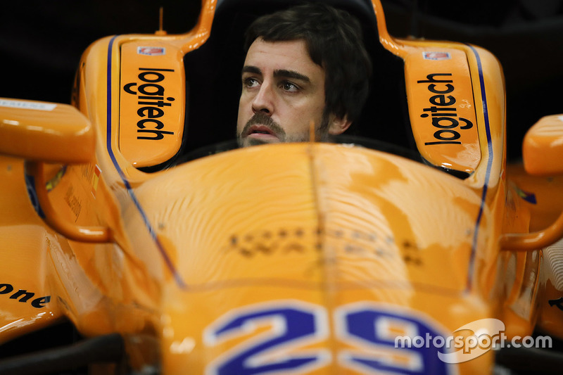 Na ocasião, Alonso completou a programação obrigatória para um novato e já se ambientou a um oval. Apesar de atropelar dois pássaros, o teste se desenrolou sem grandes contratempos.