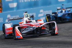 Felix Rosenqvist, Mahindra Racing, leadsSébastien Buemi, Renault e.Dams