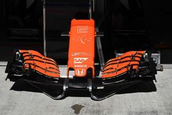 Nez et aileron avant de la McLaren MCL32