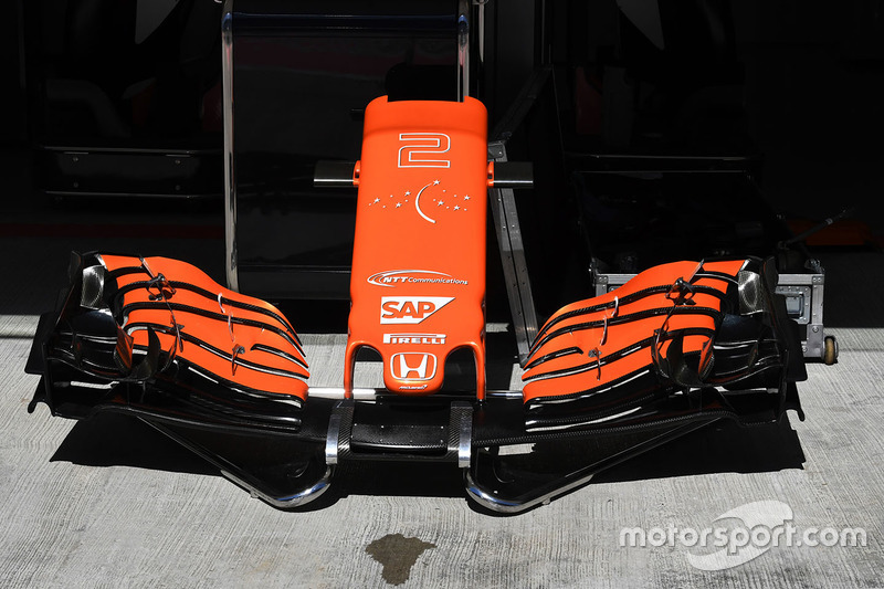 McLaren MCL32 nose and front wing