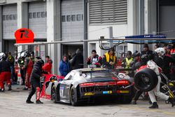 Pit stop, #9 Audi Sport Team WRT, Audi R8 LMS: Nico Müller, Frederic Vervisch