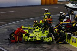 Simon Pagenaud, Team Penske Chevrolet pit stop