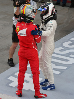 Sebastian Vettel, Ferrari, Valtteri Bottas, Mercedes AMG F1
