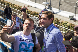 Vitaly Petrov, fans selfie