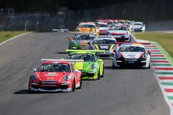 Partenza gara 2: Niccolo Mercatali, Dinamic Motorsport in testa al gruppo