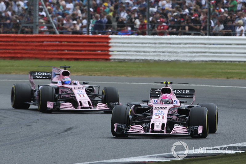 Esteban Ocon, Sahara Force India F1 VJM10, Sergio Perez, Sahara Force India F1 VJM10