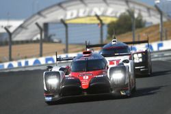 #9 Toyota Gazoo Racing Toyota TS050 Hybrid: Jose Maria Lopez, Yuji Kunimoto, Nicolas Lapierre, #1 Porsche Team Porsche 919 Hybrid: Neel Jani, Andre Lotterer, Nick Tandy