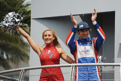 Luca Filippi, Dale Coyne Racing Honda avec une pom-pom girls des Tampa Bay Buccaneers