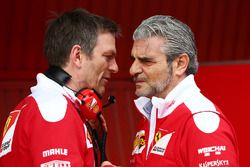 James Allison, Ferrari Chassis Technischer Direktor mit Maurizio Arrivabene, Ferrari Teamchef