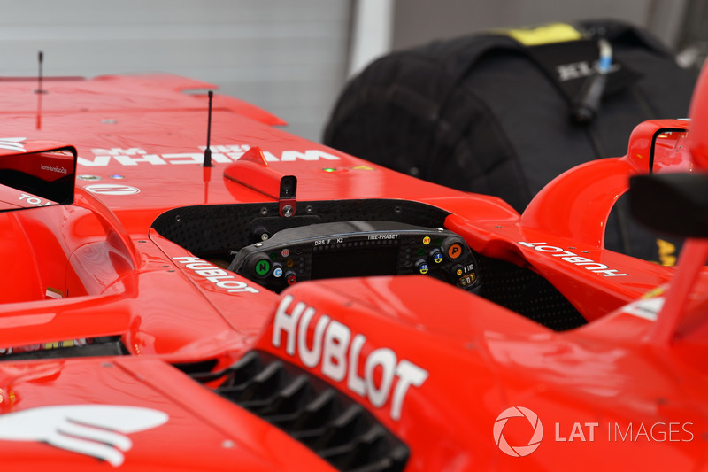 Ferrari SF70H kokpit