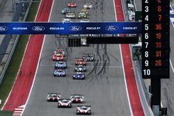 Start: #1 Porsche Team Porsche 919 Hybrid: Neel Jani, Andre Lotterer, Nick Tandy leads