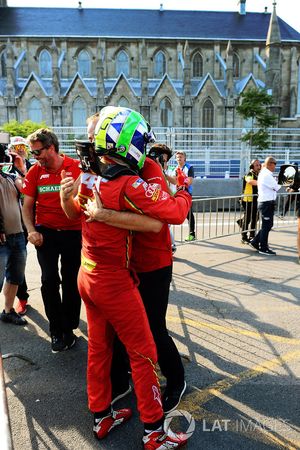 Lucas di Grassi, ABT Schaeffler Audi Sport, festeggia dopo aver vinto il campionato