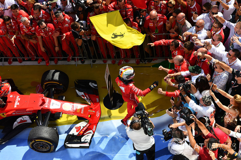 Il vincitore della gara Sebastian Vettel, Ferrari SF70-H