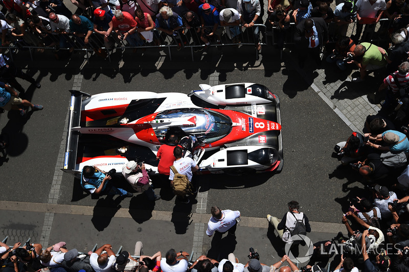 #8 Toyota Gazoo Racing Toyota TS050 Hybrid: Anthony Davidson, Sébastien Buemi, Kazuki Nakajima