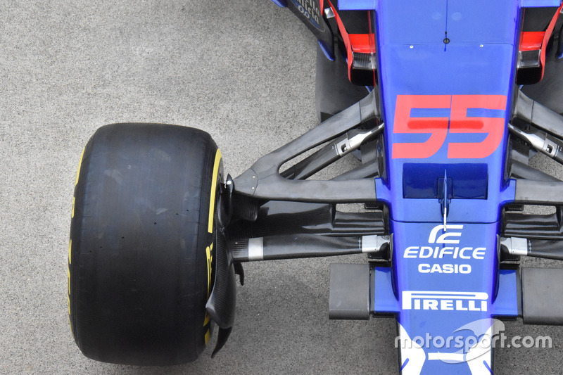 Scuderia Toro Rosso STR12, ön süspansiyon