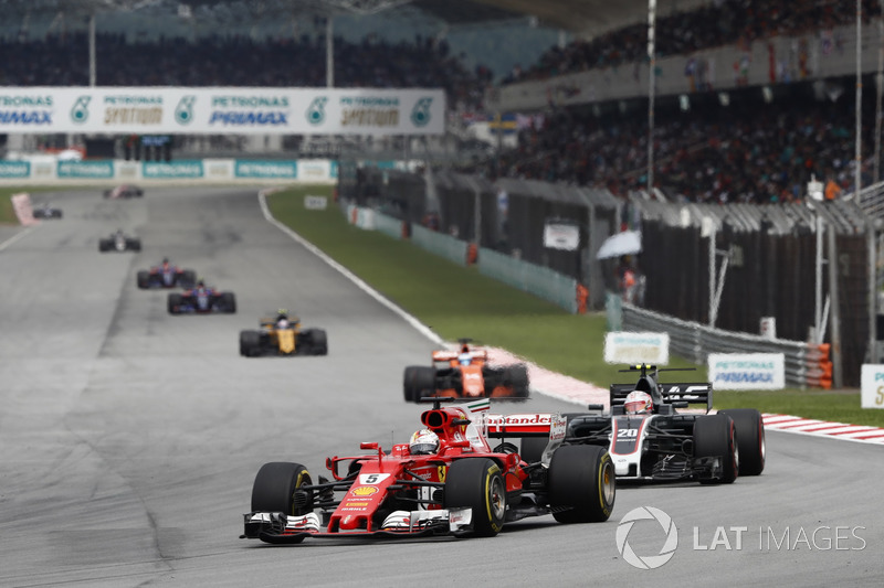 Na corrida seguinte, na Malásia, Vettel não conseguiu participar da classificação com problemas mecânicos. Com isso, precisou largar em último e fazer uma corrida de recuperação para fechar em quarto.