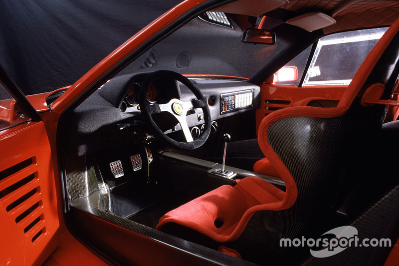 Ferrari F40: Cockpit