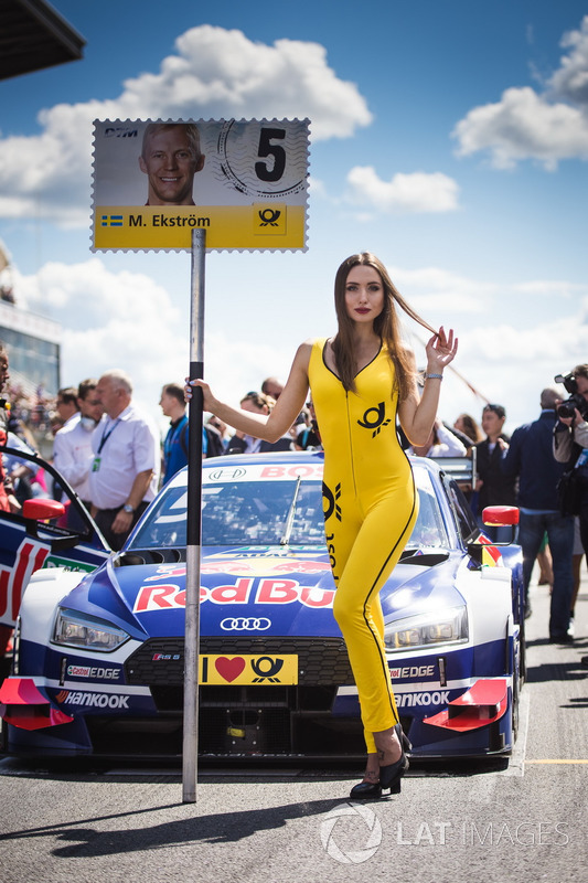 La grid girl di Mattias Ekström, Audi Sport Team Abt Sportsline, Audi A5 DTM