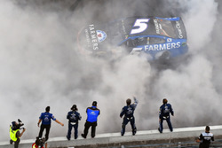 Race winner Kasey Kahne, Hendrick Motorsports Chevrolet