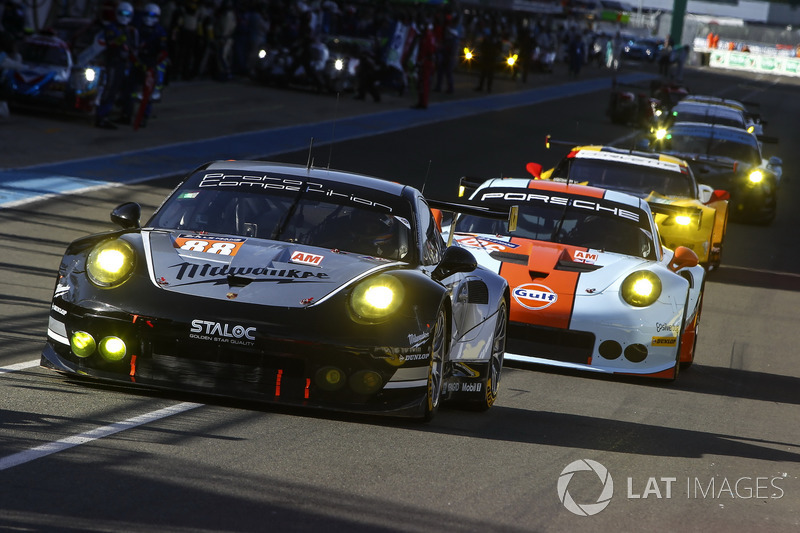 57°: #88 Proton Competition Porsche 911 RSR: Stéphane Lemeret, Klaus Bachler, Khaled Al Qubaisi