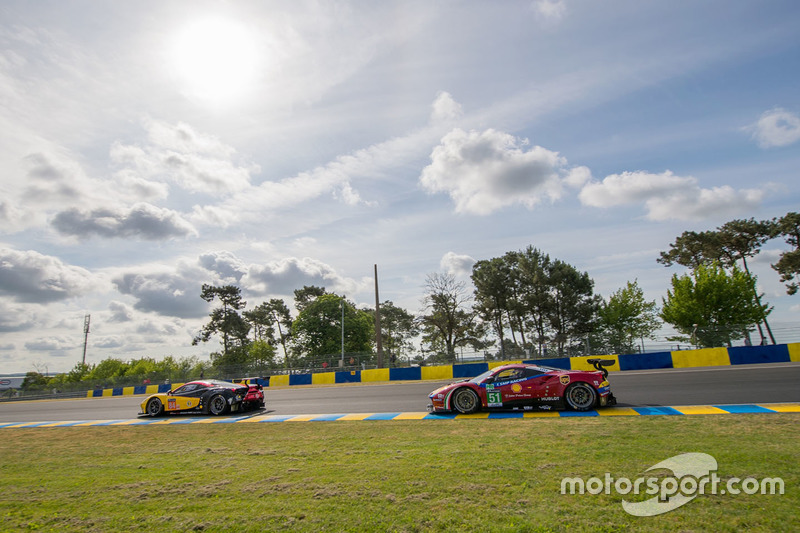 #84 JMW Motorsport Ferrari 488 GTE y el #51 AF Corse Ferrari 488 GTE