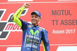 Podium: Racewinnaar Valentino Rossi, Yamaha Factory Racing