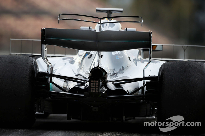 Lewis Hamilton, Mercedes AMG F1 W08 dengan sayap-T ganda