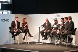 David Croft y Natalie Pinkham entrevistan a Vijay Mallya, Esteban Ocon y Sergio Pérez en el lanzamie