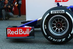 Scuderia Toro Rosso STR12 detail van de voorvleugel