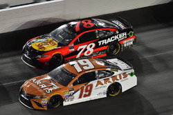 Daniel Suárez, Joe Gibbs Racing Toyota, Martin Truex Jr., Furniture Row Racing Toyota