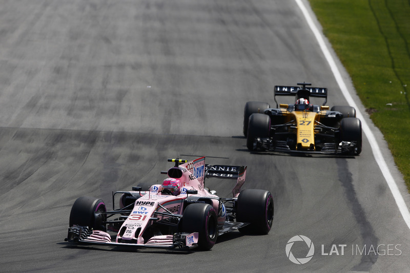 Esteban Ocon, Sahara Force India F1 VJM10, Nico Hulkenberg, Renault Sport F1 Team RS17