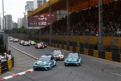 Startaction, Stefano Comini, Leopard Racing, Volkswagen Golf GTI TCR and Jean-Karl Vernay, Leopard R