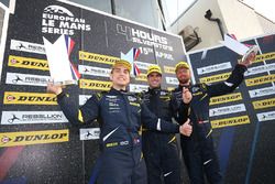 Podium GTE : les vainqueurs Salih Yoluc, Euan Hankey, Nicki Thiim, TF Sport