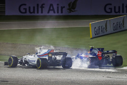 Lance Stroll, Williams FW40, Carlos Sainz Jr., Toro Rosso STR12, collide and retire