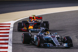 Lewis Hamilton, Mercedes AMG F1 W08, Max Verstappen, Red Bull Racing RB13