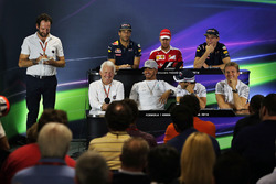 Пресс-конференция FIA: Даниэль Риккардо, Red Bull Racing; Себастьян Феттель, Ferrari; Макс Ферстаппе