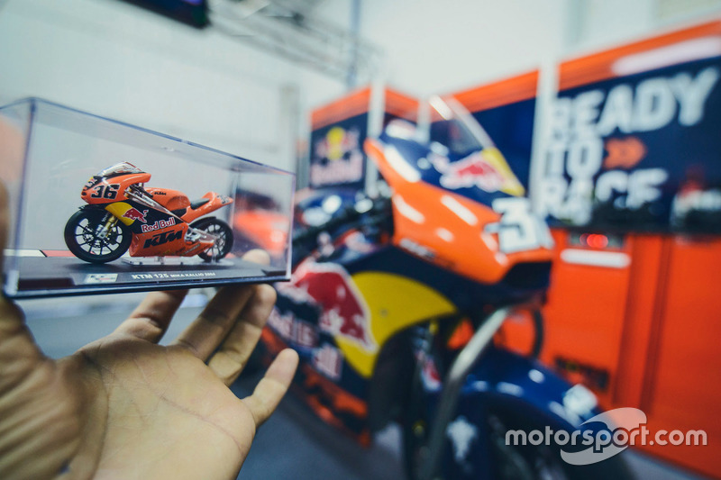 Scale model bike of Mika Kallio, Red Bull KTM Factory Racing