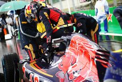 Carlos Sainz Jr., Scuderia Toro Rosso STR11 on the grid