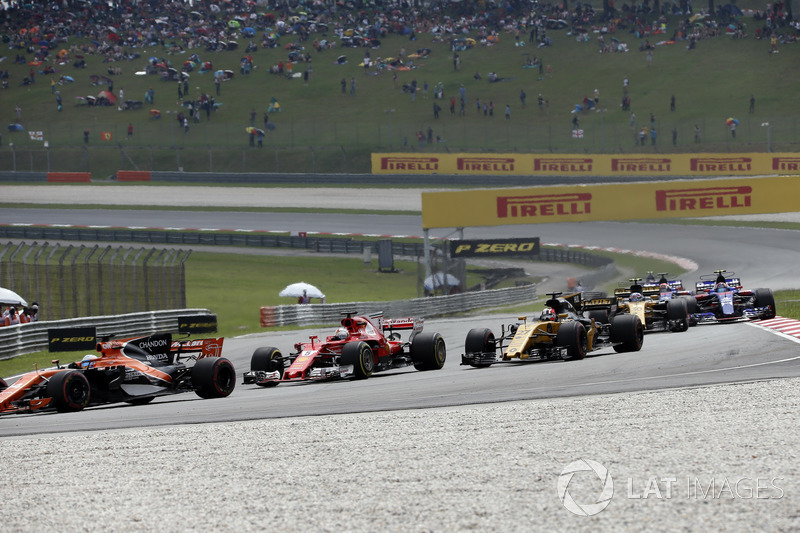 Fernando Alonso, McLaren MCL32 and Sebastian Vettel, Ferrari SF70H at the start of the race