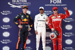 Le poleman Lewis Hamilton, Mercedes AMG, le deuxième, Kimi Raikkonen, Ferrari, le troisième, Max Verstappen, Red Bull Racing