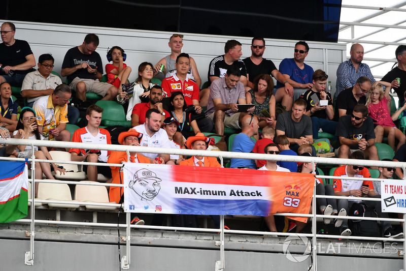 Tifosi di Max Verstappen, Red Bull Racing con uno striscione