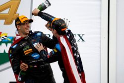 Lluvia de Champagne #10 Wayne Taylor Racing Cadillac DPi: Ricky Taylor, Jeff Gordon