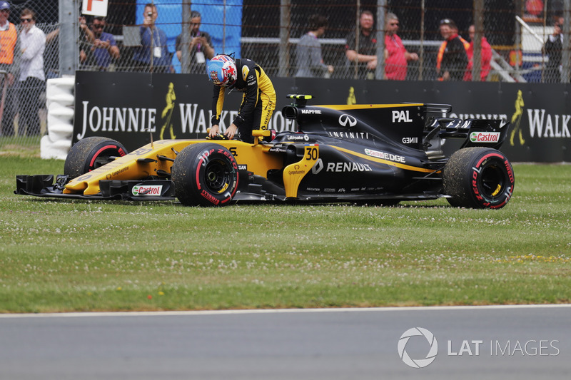 Jolyon Palmer, Renault Sport F1 Team, sale de su coche