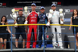 Podium: 1. Gianni Morbidelli, West Coast Racing, Volkswagen Golf GTi TCR; 2. Daniel Lloyd, Lukoil Cr