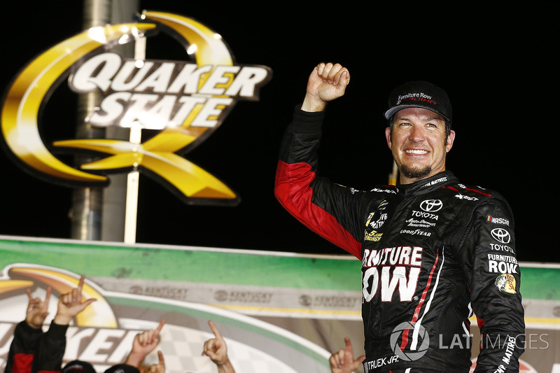 Ganador de la carrera  Martin Truex Jr., Furniture Row Racing Toyota