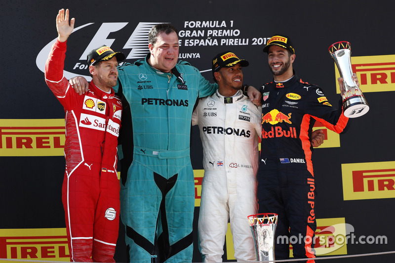 Podio: ganador de la carrera Lewis Hamilton, Mercedes AMG F1; Sebastian Vettel, Ferrari el segundo l