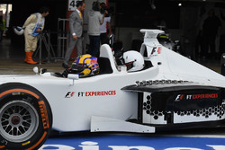 Patrick Friesacher, F1 Experiences 2-Seater coureur en F1 Experiences 2-Seater passagier Belinda Whi