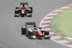 Sergio Sette Camara, MP Motorsport devant Louis Deletraz, Racing Engineering