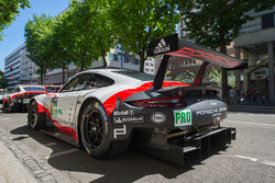 #91 Porsche Team Porsche 911 RSR: Richard Lietz, Frédéric Makowiecki, Patrick Pilet